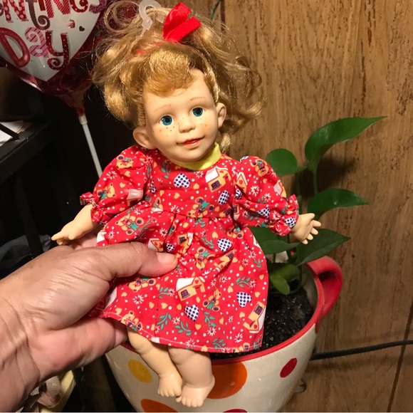 VTG 1990’S WAY OUT TOYS 9” FRECKLES POUT BLONDE PONYTAIL EXPRESSION DOLL - Picture 1 of 16